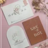 Thiệp Cưới Tối Giản hoa hồng trắng ánh đỏ